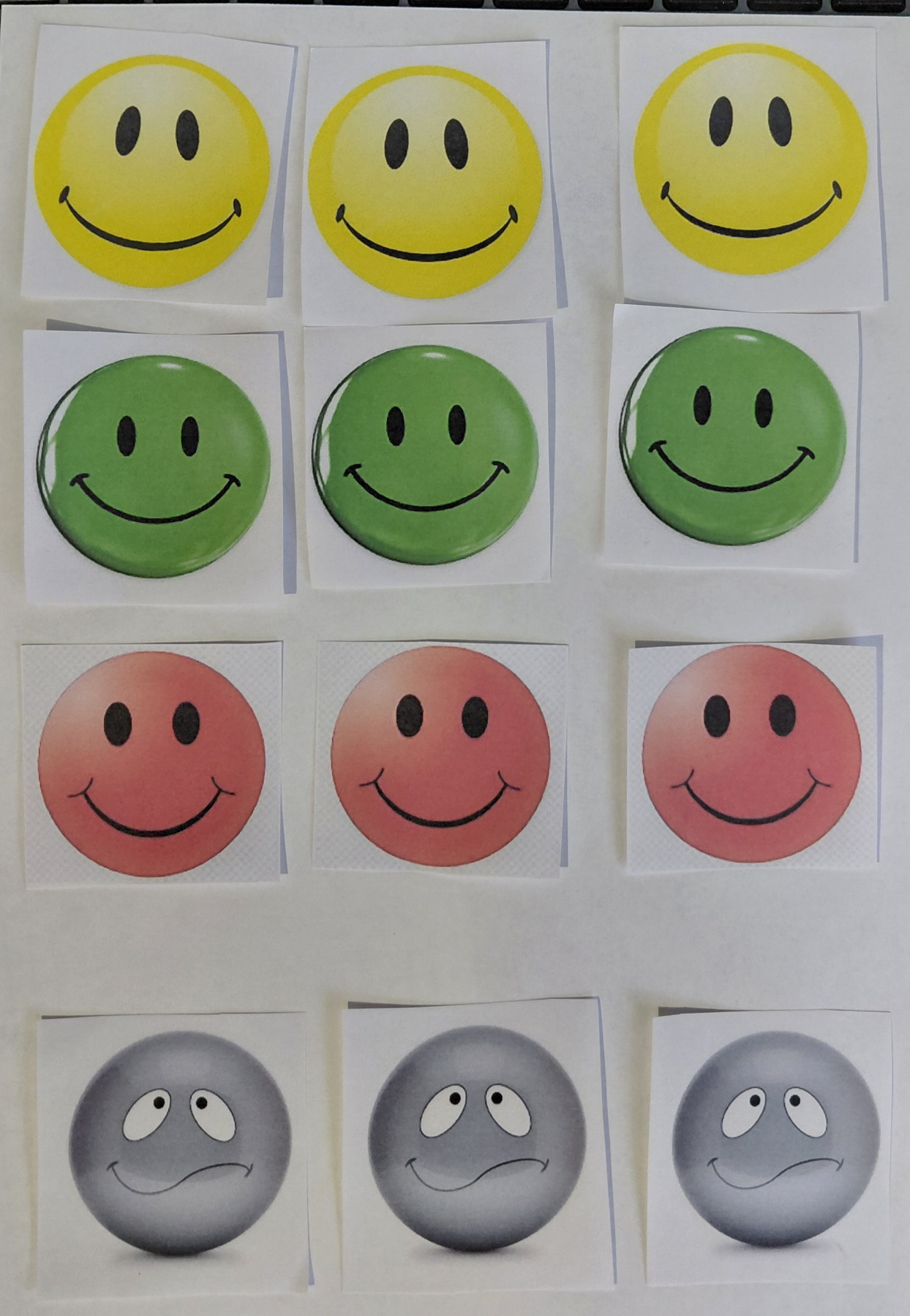 Жовтий смайлик - усе зрозуміло, можу пояснити іншому. Зелений смайлик - зрозуміло, працював (ла) активно. Червоний смайлик - частково зрозуміло, були труднощі. Сірий смайлик - не зрозуміло, потребую допомоги.